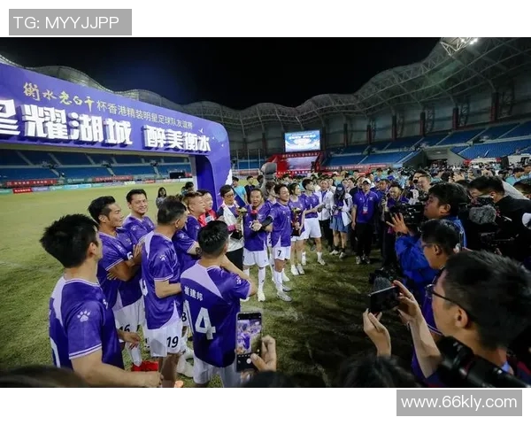 被解约的足球明星背后故事揭示了职业生涯的无常与挑战