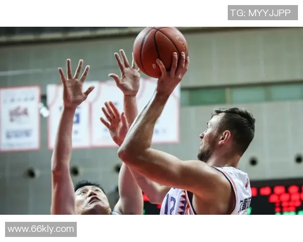 重庆篮球队团队协作深度对比分析及其对比赛成绩的影响探讨