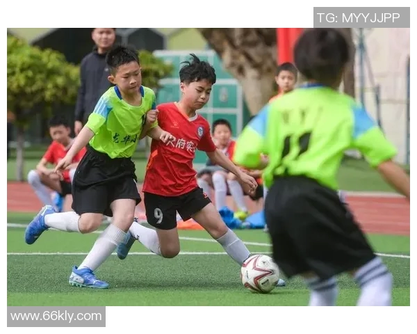 天涯足球明星的生活揭秘:从绿茵场到私人生活的多彩瞬间与挑战 天涯足球明星的生活揭秘:从绿茵场到私人生活的多彩瞬间与挑战